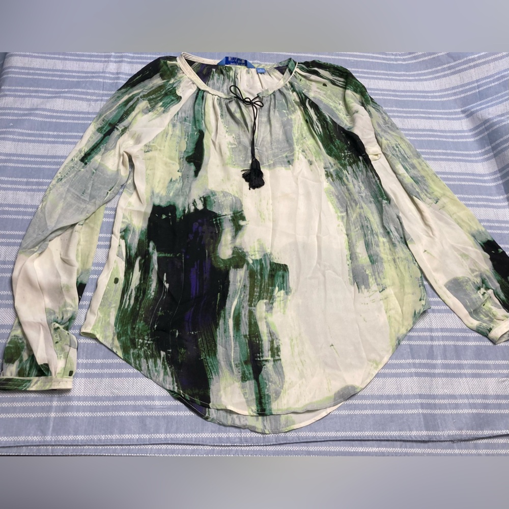 💛TODAY***$13***Vera Wang sheer peasant top.